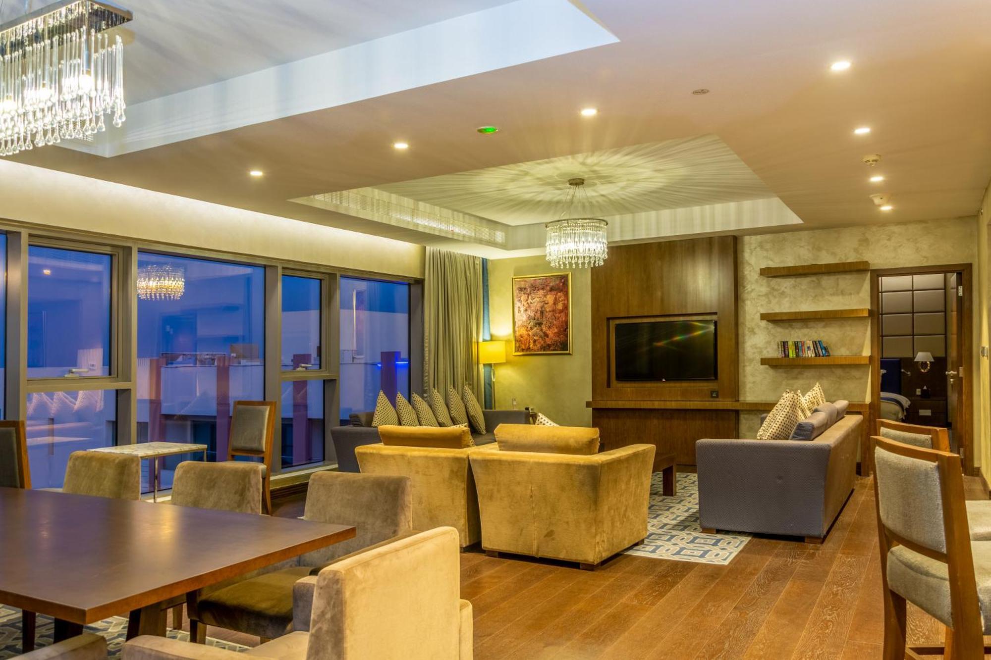 Radisson Blu Hotel & Resort, Сухар Екстериор снимка The lounge at Kilimanjaro International Airport
