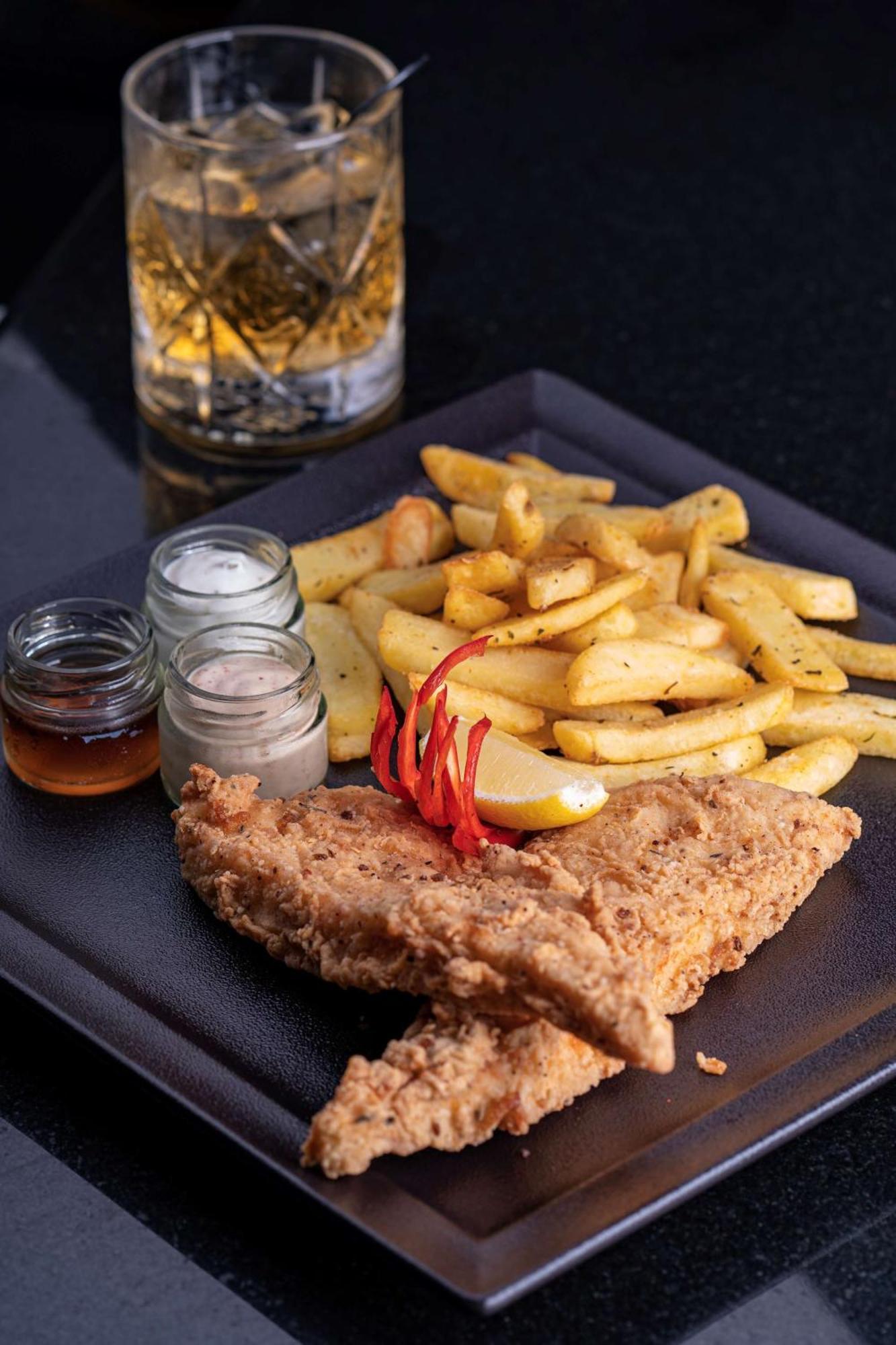 Radisson Blu Hotel & Resort, Сухар Екстериор снимка Schnitzel with chips