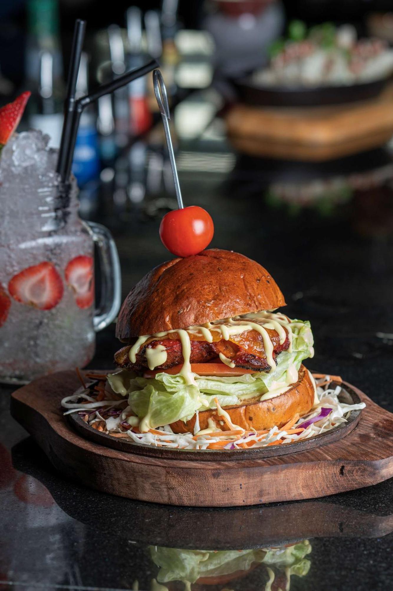 Radisson Blu Hotel & Resort, Сухар Екстериор снимка A burger