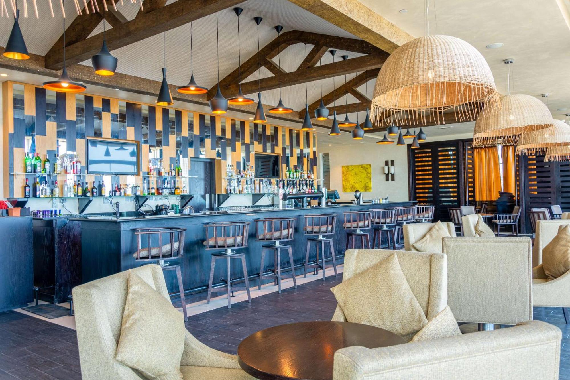 Radisson Blu Hotel & Resort, Сухар Екстериор снимка The bar at the Sky Bar