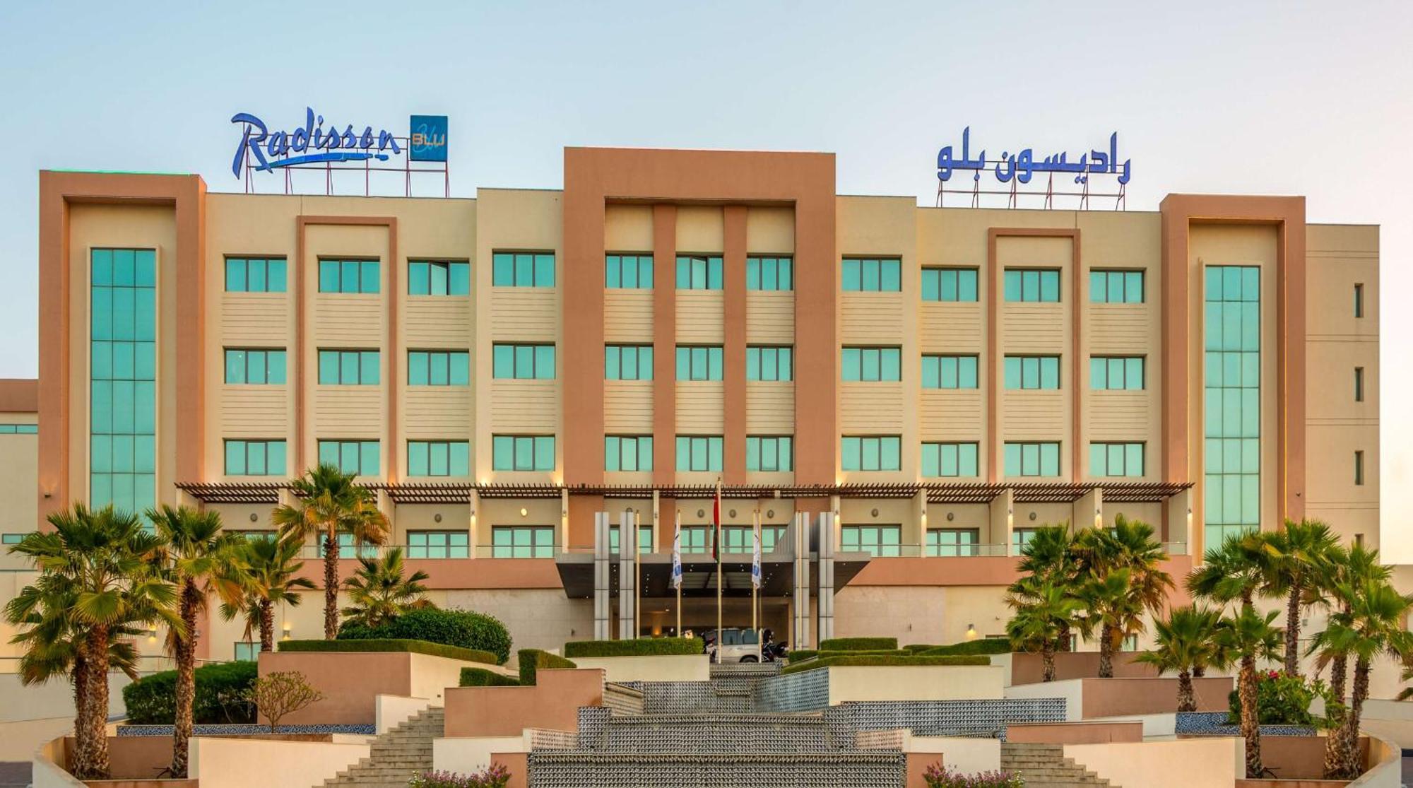 Radisson Blu Hotel & Resort, Сухар Екстериор снимка Radisson Blu Hotel, Riyadh